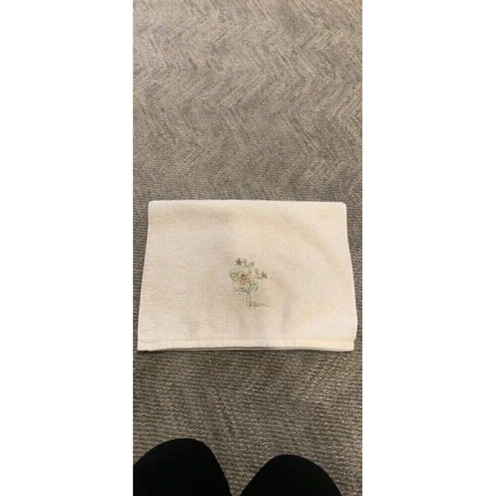 Guess Hand Towels